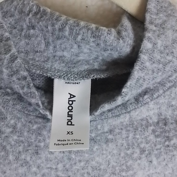 Abound Mock‎ Neck Cropped Sweater Size X Small in Gray and White - Picture 10 of 11